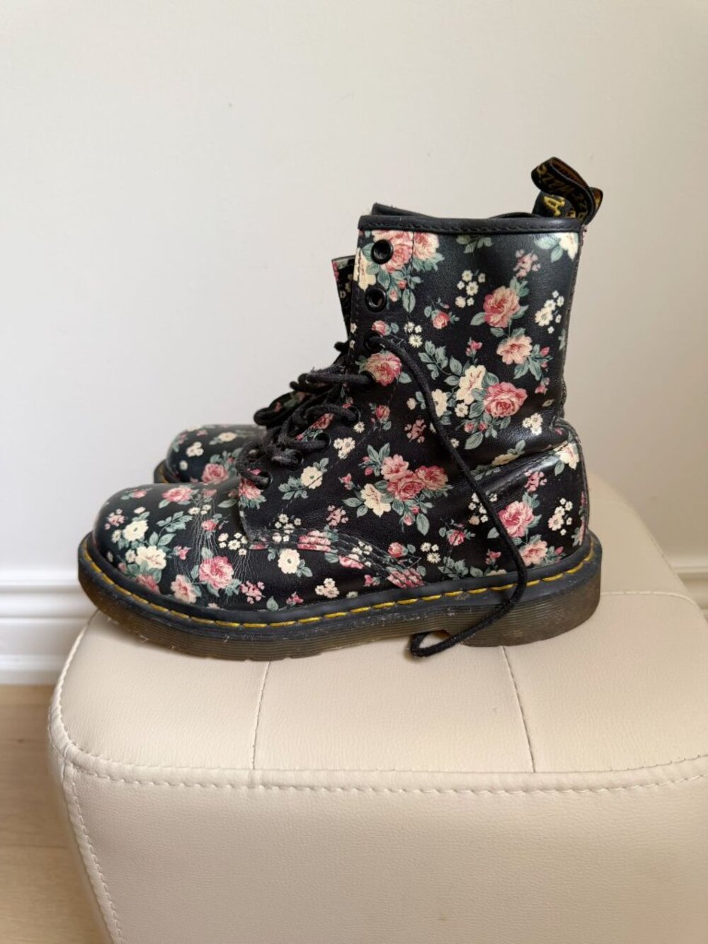 Dr. Martens 1460 Black Floral Lace Up Combat Boots Size 7